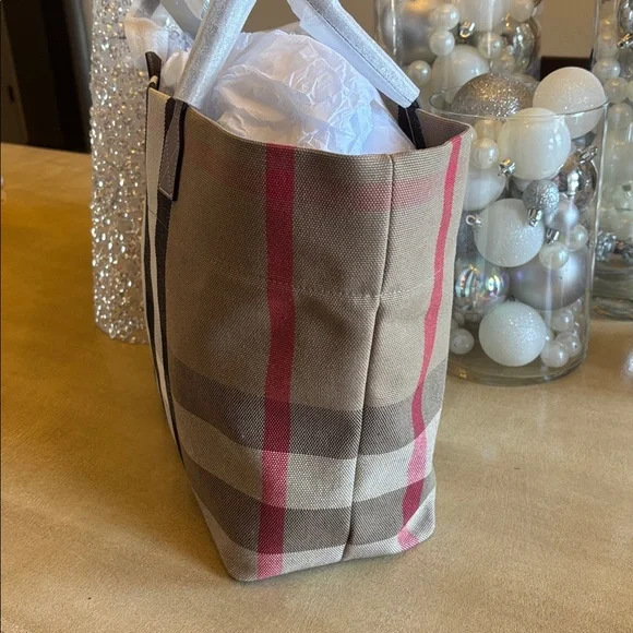 NWT Burberry Classic Checkered Canvas Tote - Picture 3 of 10